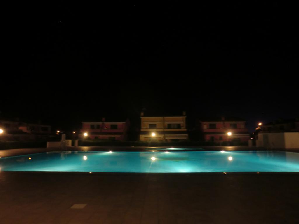 Residence Villaggio Dei Fiori Con Piscina E Posto Spiaggia Incluso كاوْرلي الغرفة الصورة
