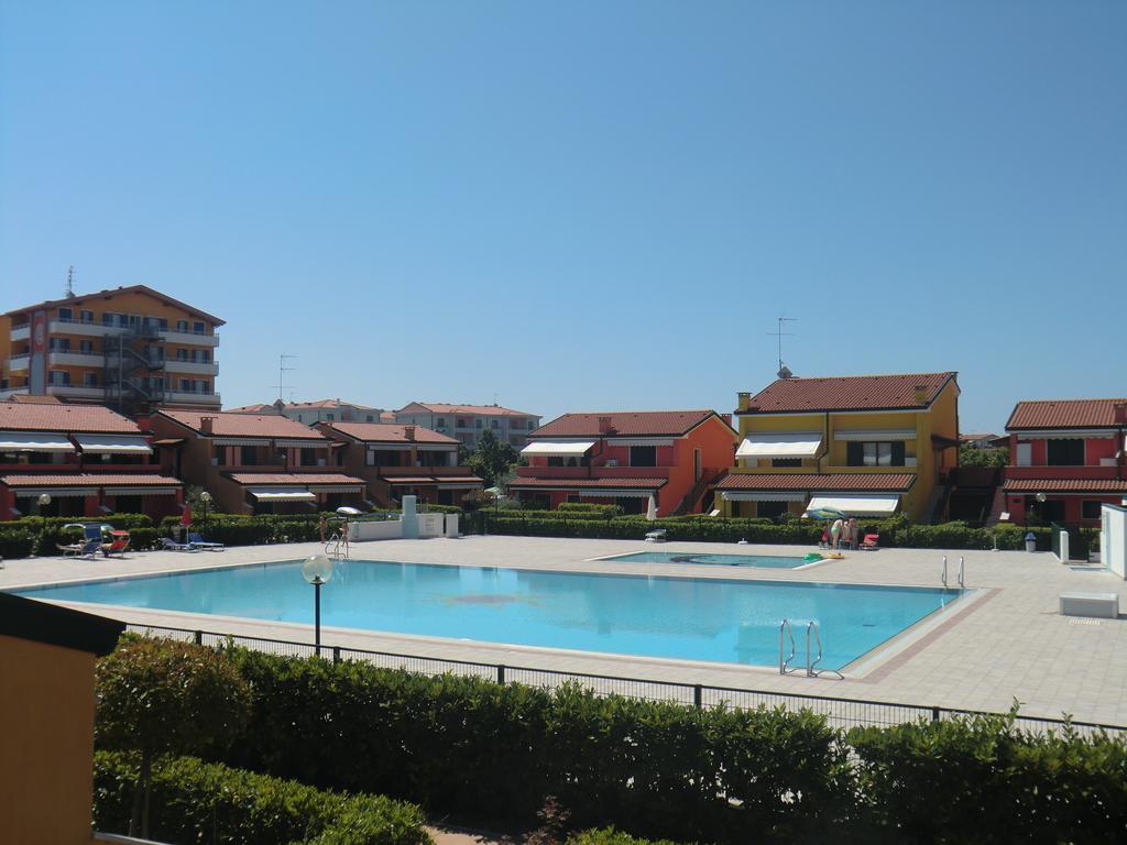 Residence Villaggio Dei Fiori Con Piscina E Posto Spiaggia Incluso كاوْرلي الغرفة الصورة