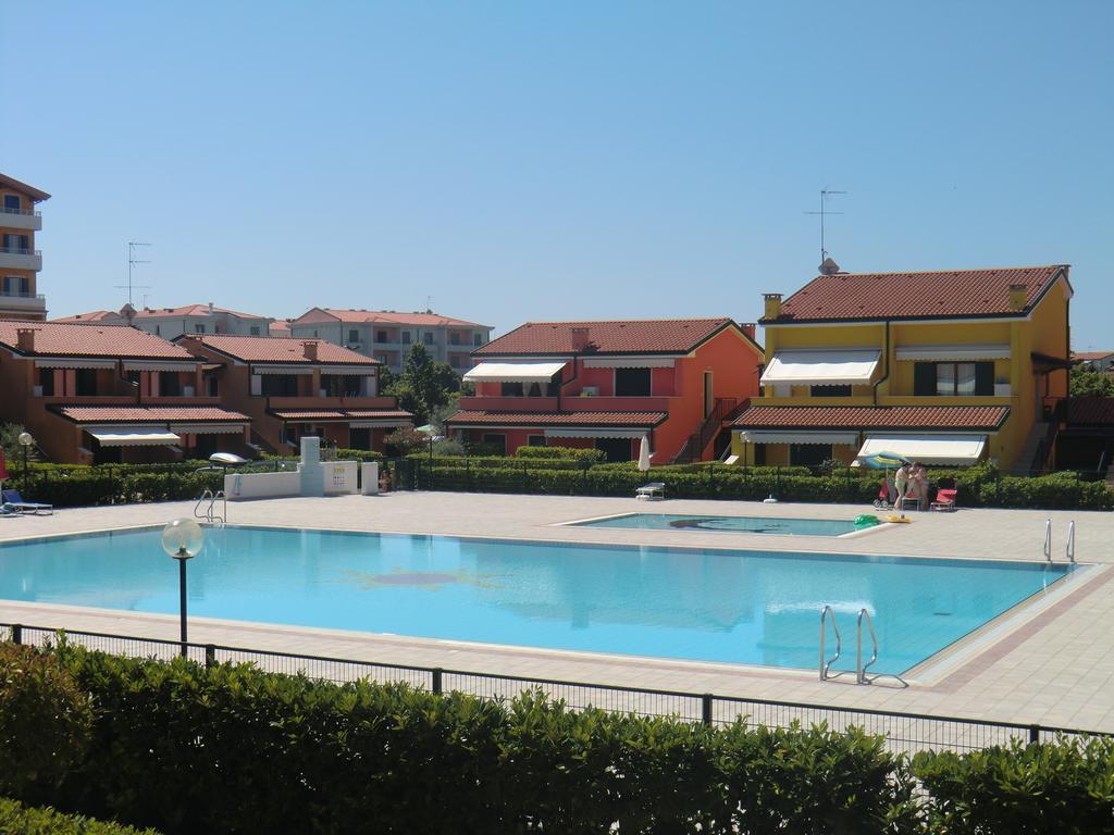 Residence Villaggio Dei Fiori Con Piscina E Posto Spiaggia Incluso كاوْرلي الغرفة الصورة