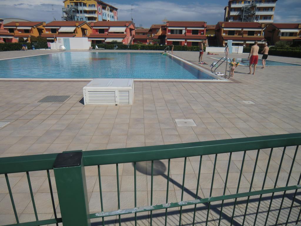 Residence Villaggio Dei Fiori Con Piscina E Posto Spiaggia Incluso كاوْرلي الغرفة الصورة