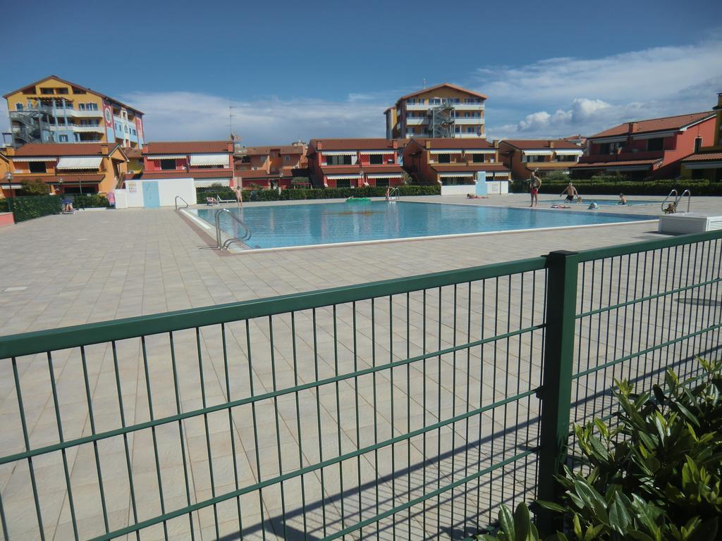 Residence Villaggio Dei Fiori Con Piscina E Posto Spiaggia Incluso كاوْرلي الغرفة الصورة