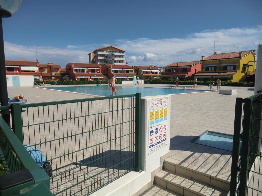 Residence Villaggio Dei Fiori Con Piscina E Posto Spiaggia Incluso كاوْرلي الغرفة الصورة