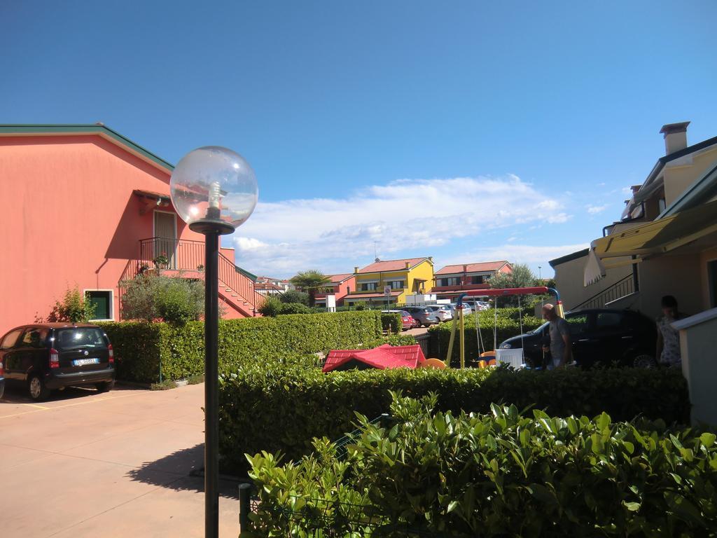 Residence Villaggio Dei Fiori Con Piscina E Posto Spiaggia Incluso كاوْرلي الغرفة الصورة