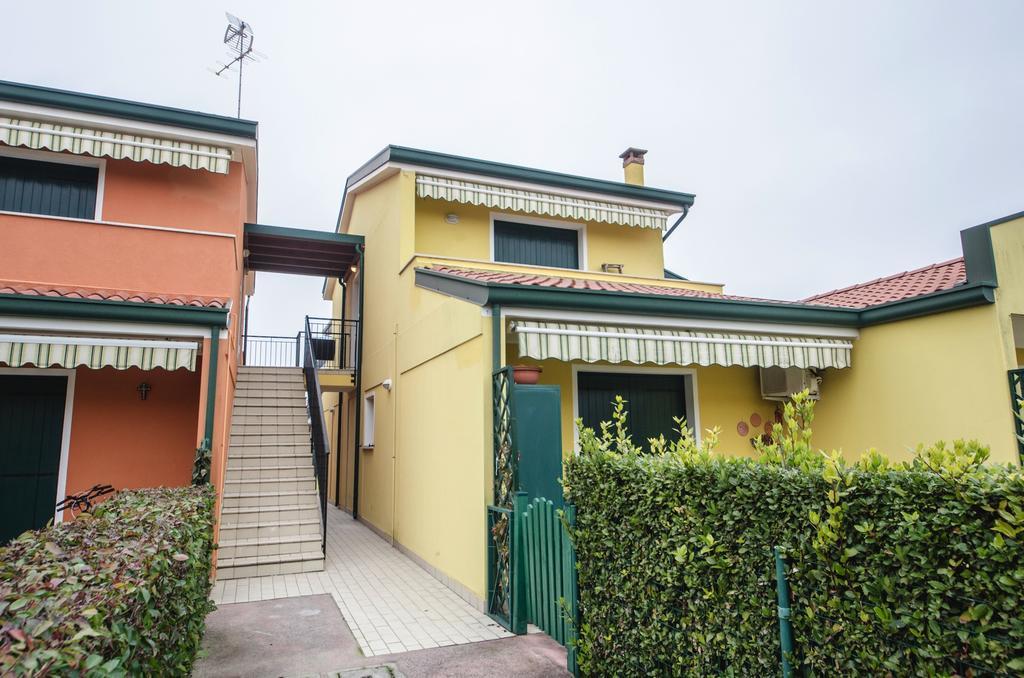 Residence Villaggio Dei Fiori Con Piscina E Posto Spiaggia Incluso كاوْرلي الغرفة الصورة