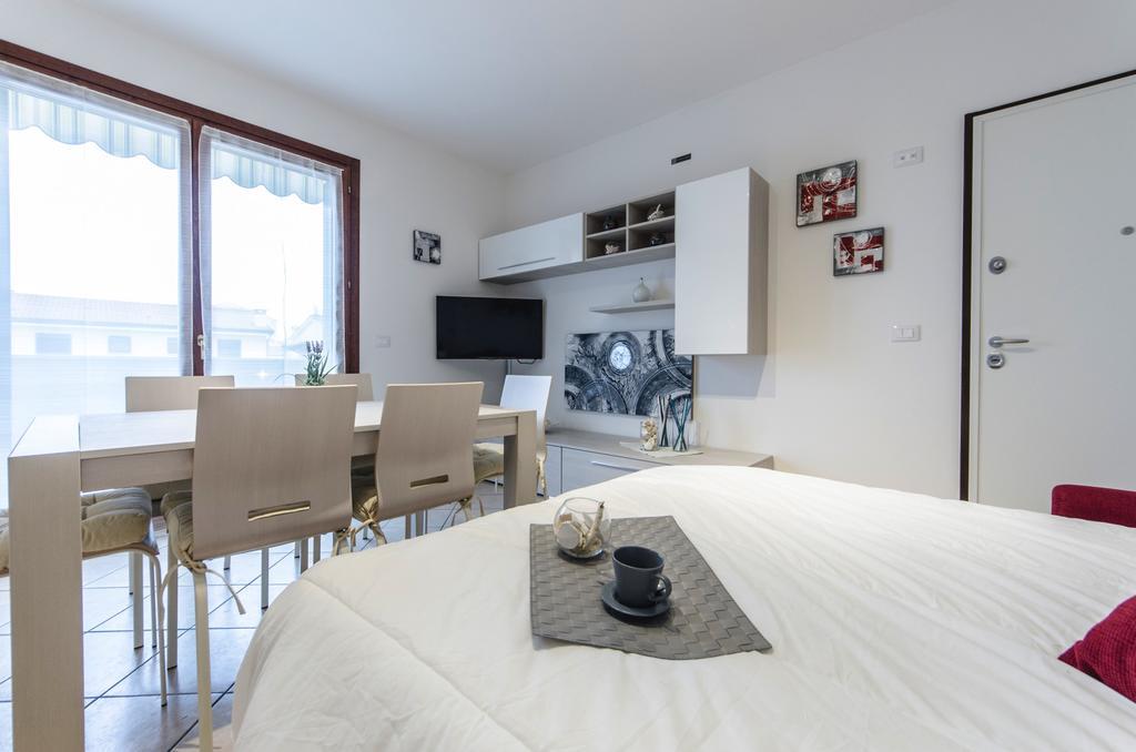Residence Villaggio Dei Fiori Con Piscina E Posto Spiaggia Incluso كاوْرلي المظهر الخارجي الصورة