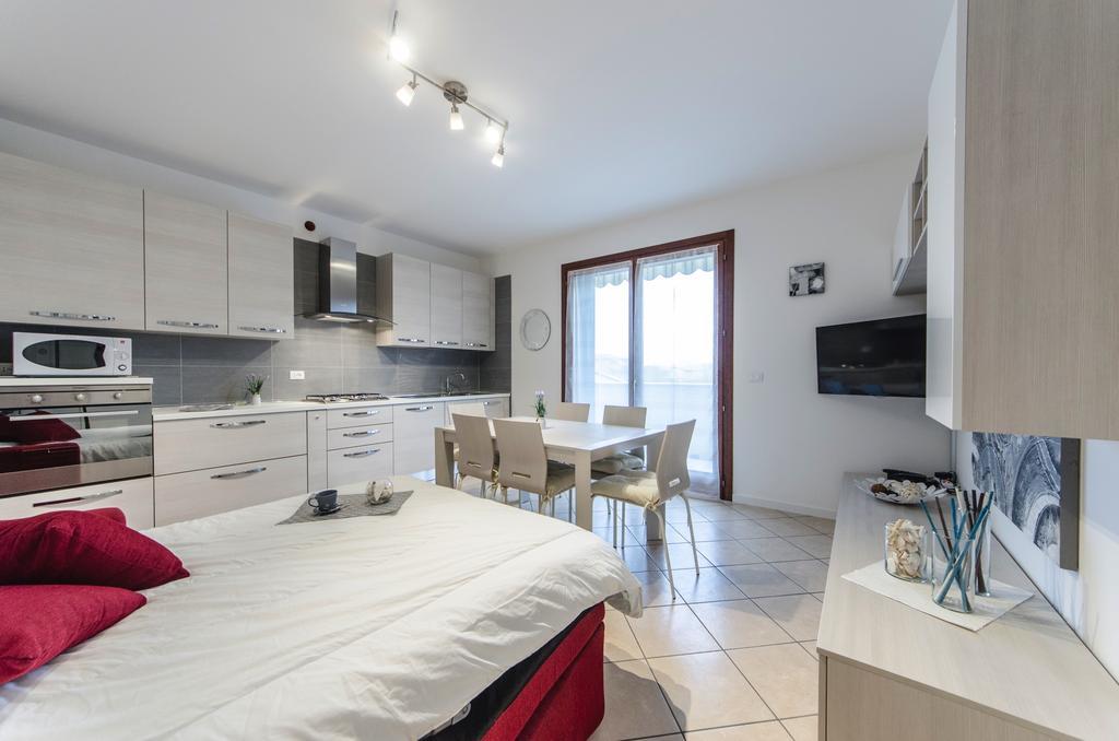 Residence Villaggio Dei Fiori Con Piscina E Posto Spiaggia Incluso كاوْرلي الغرفة الصورة