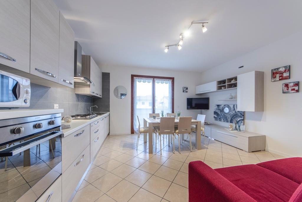 Residence Villaggio Dei Fiori Con Piscina E Posto Spiaggia Incluso كاوْرلي الغرفة الصورة